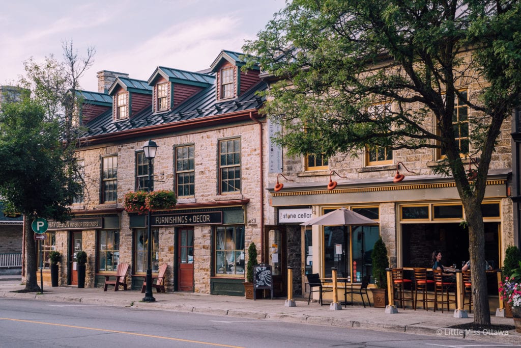 walking tour perth ontario